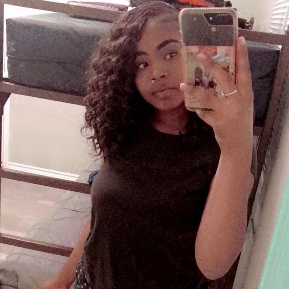 Meet your Posher, Kamya